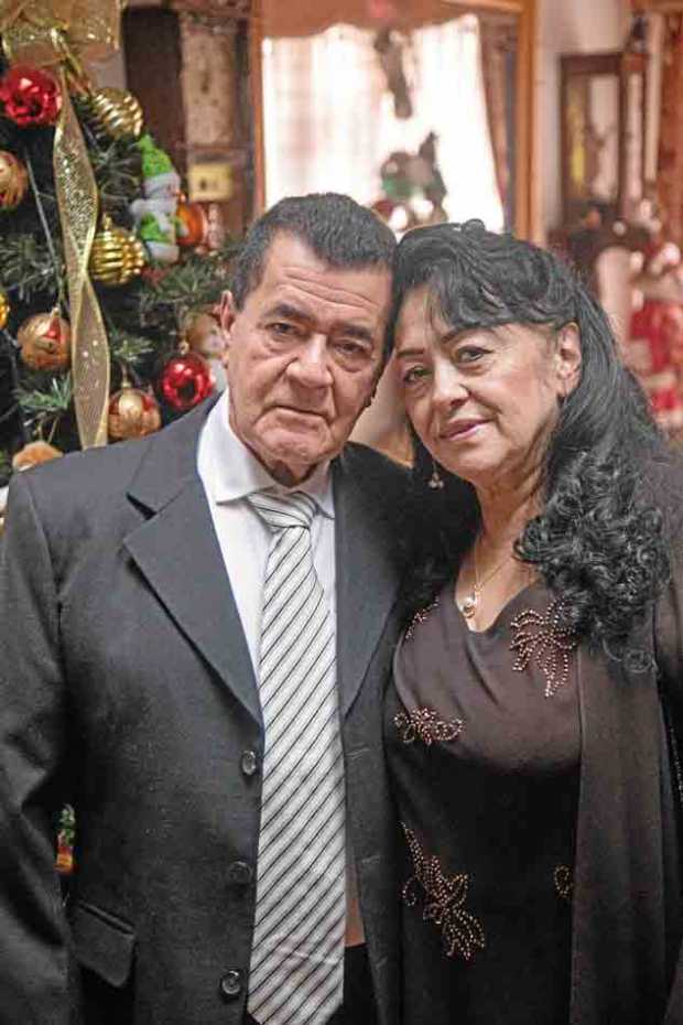 Durante la eucaristía, que se celebró en el templo del Niño Jesús de Praga, la pareja renovó sus votos matrimoniales.