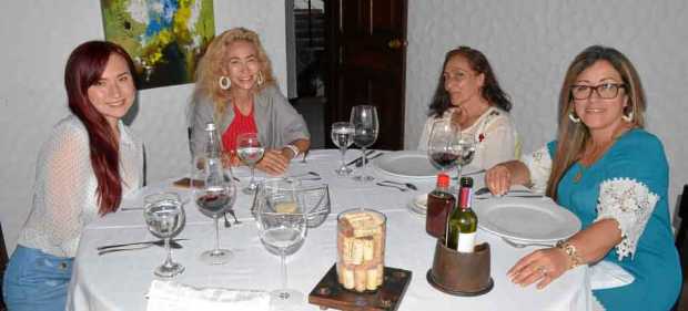 Naromi Igarashi de los Ríos, Liliana de los Ríos, Carmen Giraldo y Francia Helena Quintero Arenas.