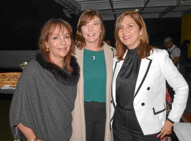 Gloria Uribe Arango, Juliana Serna López y Mariela Valencia García.