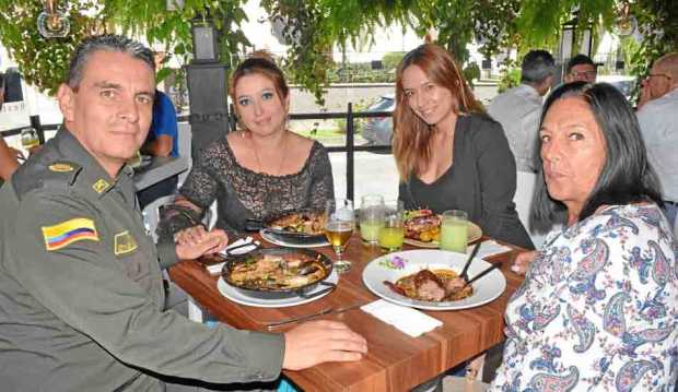 Coronel Eiver Alonso, Johana López Giraldo, Valeria Alonso López y Durián Alonso Galindo