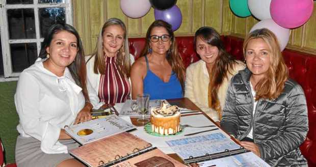 Luisa Fernanda Castaño Orozco, Clara Isabel Aguirre Gómez, Patricia Álvarez Orozco, Diana Marín Cardona y Claudia María Delgado 