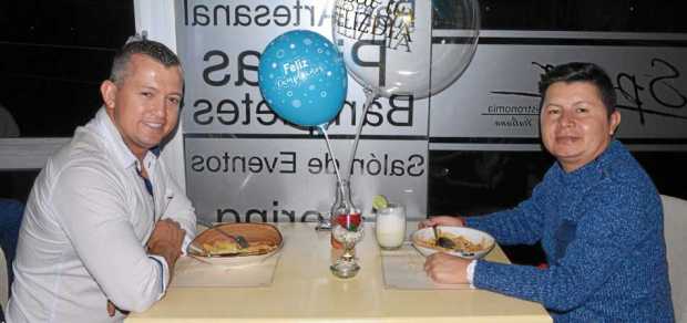 Fotos | José Fernando Tangarife | LA PATRIA En Spago se reunieron en una comida Kevin Salazar y Alfonso Ladino Ocampo, quien cum