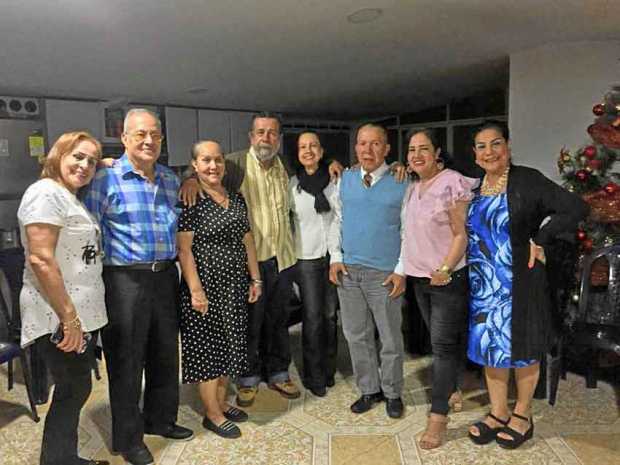 Elvira, Enrique, Sarita, Moisés, Edith, Eduardo, Rosa y Eva Noriega Lara.