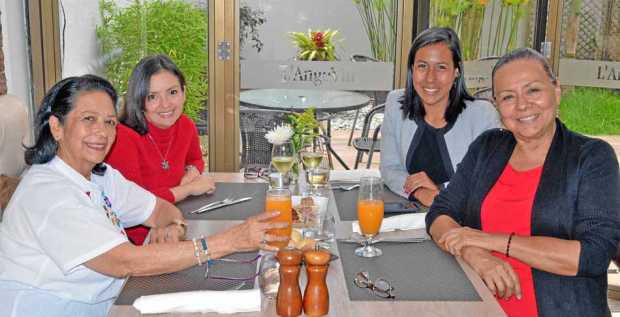 Blanca Lilia Salinas de Parra, Juliana Andrea Parra Salinas, Catherine Franco Marmolejo y Fanny Marmolejo Figueroa.
