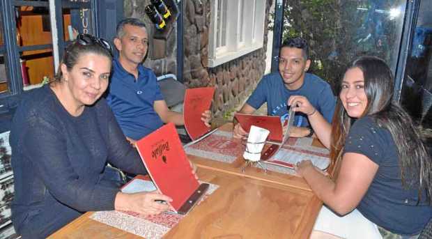 Yudy Barrientos González, Diego Rendón Aponte, Diego Andrés Rendón Barrientos y Sara Ovalle Cataño.