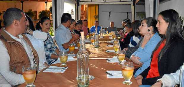 Asistentes al homenaje ofrecido a funcionarios de la Alcaldía de Pácora (Caldas).