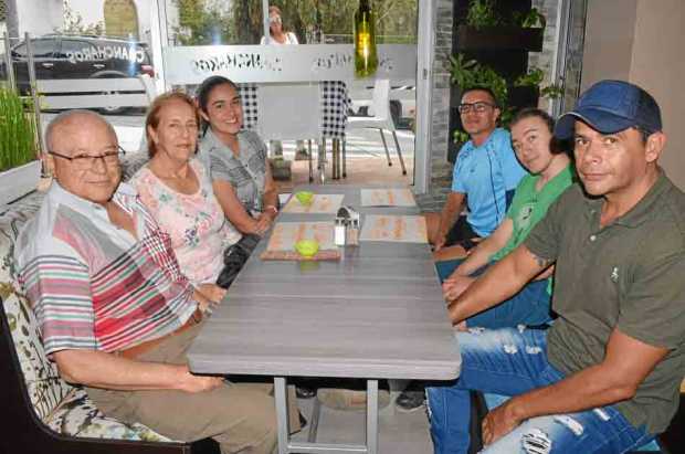 Horacio Arias Duque, Luz Nery Aristizábal de Arias, Sofía Arias Cárdenas, Jacobo Bernal Arias, Juan Diego Bernal Arias y César R