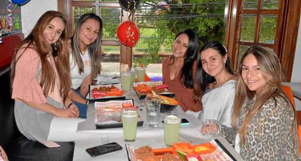 Isabela Cárdenas Gaviria, Isabela Ocampo Escobar, Valentina Castañeda Taborda, Sofía Puerto Valencia y María Antonia Corrales Va