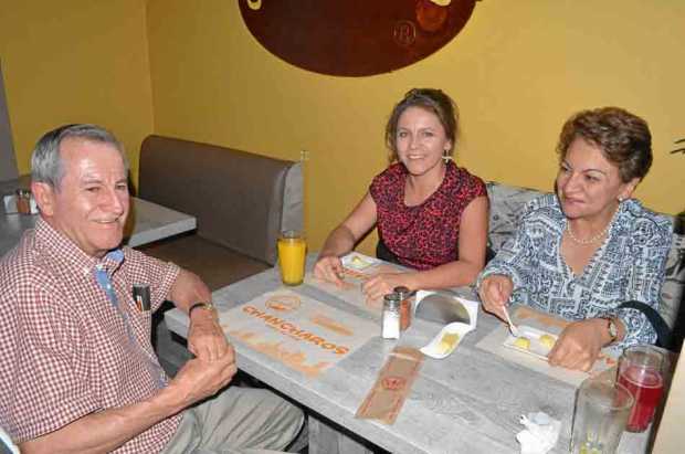 Gustavo Arbeláez López, Martha Juliana Arbeláez Otálvaro y Martha Nidia Otálvaro de Arbeláez.