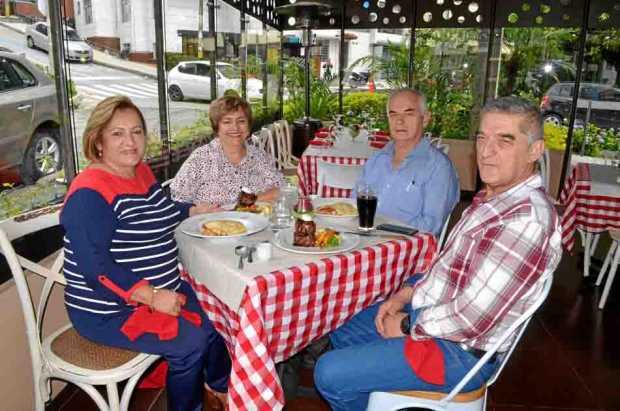 Mercedes Gómez Salazar, Olga Lucía Ramírez Zuluaga, Absalón Zuluaga Montes y Gonzalo Zuluaga Montes.