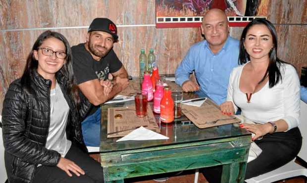 Isabela Londoño Lizarralde, Daniel Lizarralde Velásquez, Hugo Lizarralde Bruce y Luz Adriana Lizarralde de Gómez.