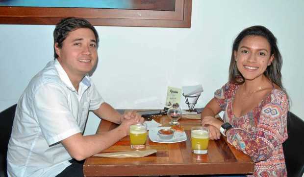 Fotos | José Fernando Tangarife | LA PATRIA Lucas Rincón Muñoz y Laura María López Gómez estuvieron en un almuerzo en el restaur