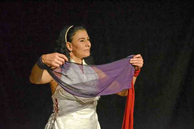 Fotos | José Fernando Tangarife | LA PATRIA  Escena de la obra protagonizada por Liliana Díaz y Leonardo Arias, dirigida por Jai