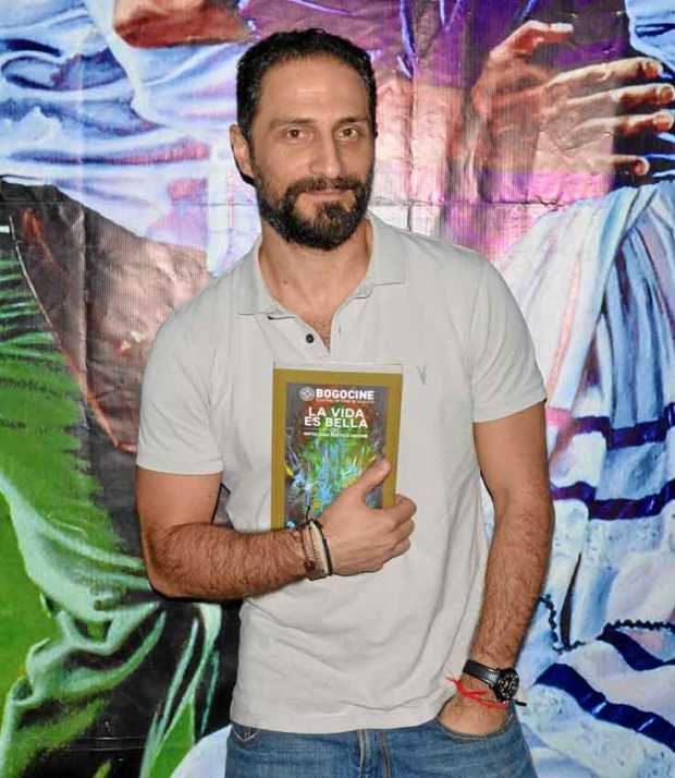 Eduardo Bechara Navratilova con su texto La Vida Es Bella.  