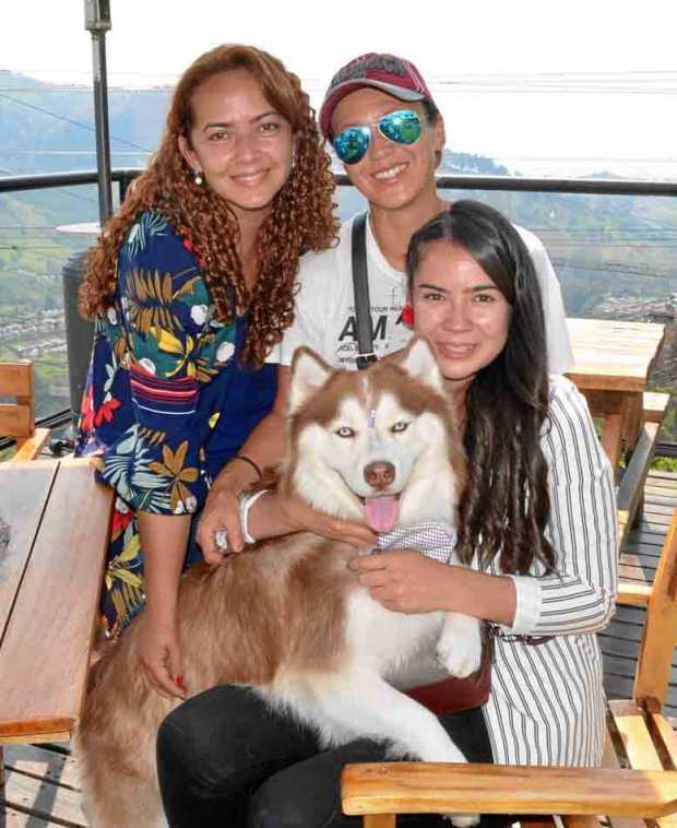 Yulmary Espitia Bedoya, Debbie Murillo Ballesteros y Geraldine Rivera Espitia, quien viajará a Estados Unidos. Por tal motivo, s