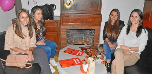 María Alejandra Muñoz Orozco celebró con sus amigas Susana Londoño Bedoya, Luisa Zapata Chávez y Andrea Díaz García, también de 