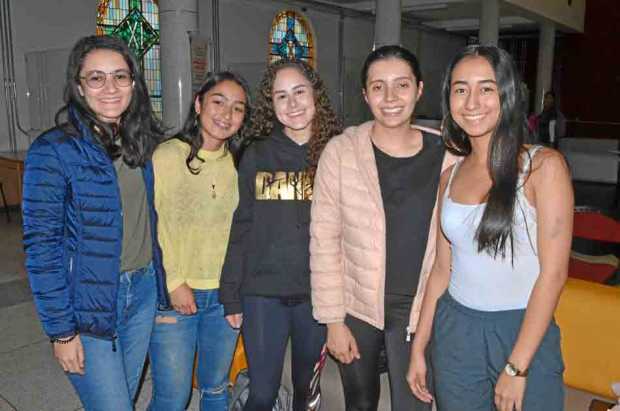 Alejandra Cardona García, Lucía Serna Guerrero, Mariana Buriticá Hoyos, Natalia Duque Echeverri y Alejandra Rodríguez Henao.