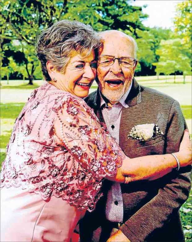 Ernesto Quintero Gil y Mariela Parra Arroyave, celebraron en la sede del Club Campestre de Manizales.