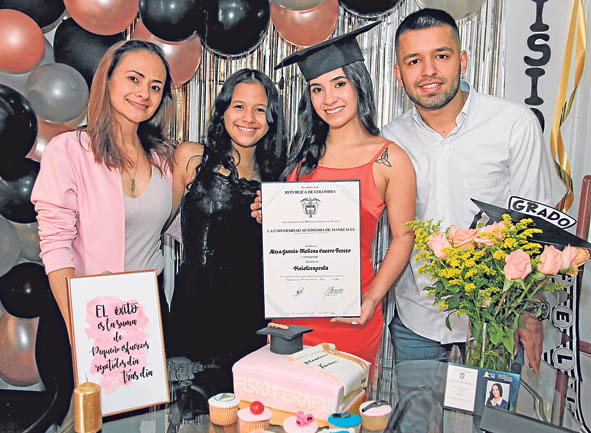 Karol Forero Florido, Ivonne Soray Sánchez Forero, Alexa Jannis Melissa Cuervo Forero (homenajeada) y Gabriel Fernando García Cá