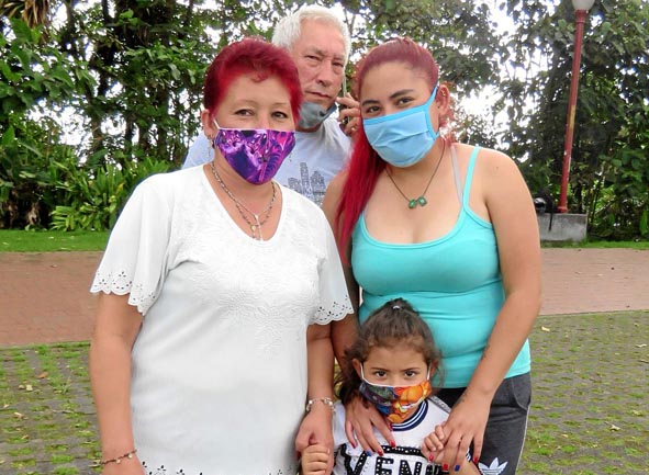 María Buitrago, Guillermo Flórez, Estefany Ocampo Buitrago y Samantha Ocampo.