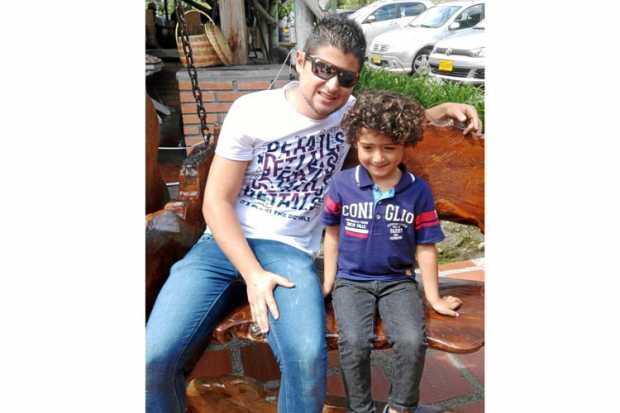 Foto | Cortesía | LA PATRIA Martín Alzate Posada y su padre Wilson Alzate Restrepo.