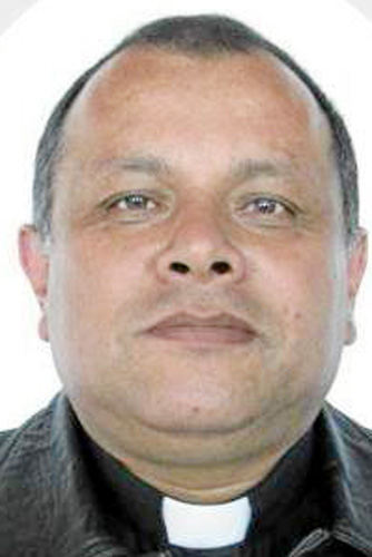 Sacerdote Álvaro Arango  Ferrer.