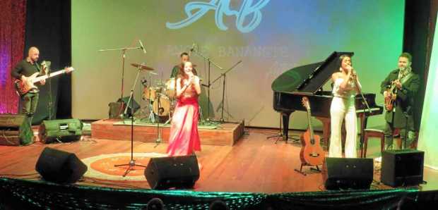 En el auditorio Hernando Aristizábal Botero de Confa se realizó el jueves  el Concierto a la Mujer con Angie Daniela Serna y Kam