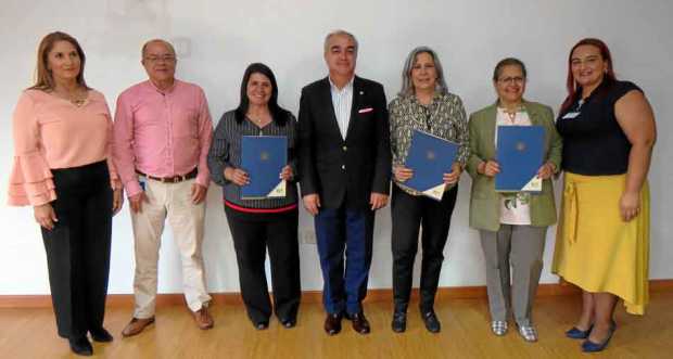 Martha Lucía García Castro, administrativa; Marco Tulio Jaramillo Salazar, vicerrector académico; Gloria Elcy Acevedo Martínez, 