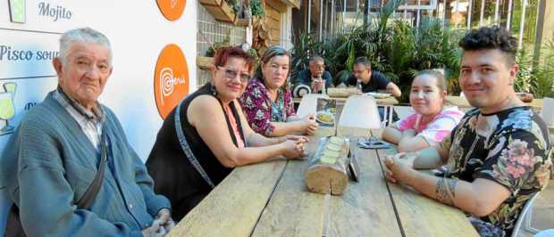 En familia almorzaron Jaime Nieto Hidalgo, Lucero Nieto Londoño, Omaira Nieto Londoño, Karol Cardona Nieto y Leonardo Cardona Ni