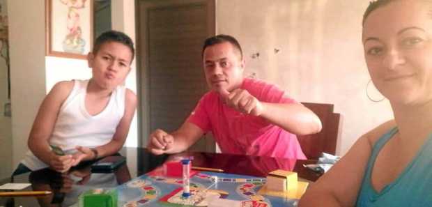 Fotos | Cortesía | LA PATRIA David Cañón Hurtado aparece en compañía de sus padres, Wilmar Cañón Arias y Nayibe Eugenia Hurtado 