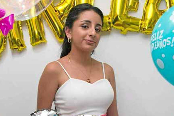 Yulieth Cardona León cumplió 15 años el martes. Es alumna del colegio Fe y Alegría. Su madre, Nancy León, y familiares le hicier