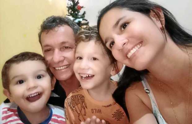 Amor y unión familiar en tiempo de aislamiento en Viterbo (Caldas). Tomás Gómez M. Fernando Gómez, Pablo Gómez M. y Maritza Mont