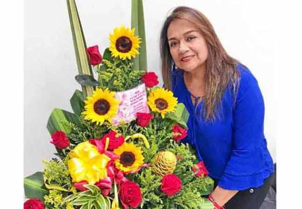 Foto|Lector Interactivo|LA PATRIA “Feliz día de la madre, para nuestra heroína, para la mamá de 5 corazones soñadores”. Es el me