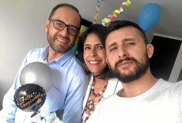 Juan Carlos Bedoya Rodriguez (homenajeado), Diana Ospina Noguera y Juan Nicolas Bedoya Rodríguez.celebraron dándole garcias a Di