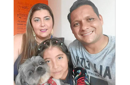 Foto | Cortesía | LA PATRIA Salomé Medina Robledo pasa su confinamiento con sus padres, Beatriz Elena Robledo y Andrés Felipe Me