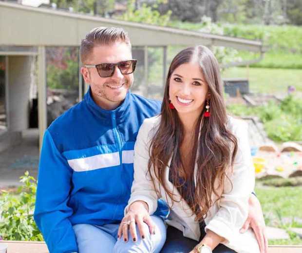 Colin Dart y Virginia Echeverry Ocampo, quién en sus instancias en Colombia visitaban Manizales y su natal Cali, pasan su confin