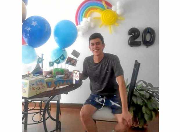 Juan Felipe Jiménez Castaño y su madre, María Victoria Castaño Montoya, quién no quiso pasar por alto esta fecha.