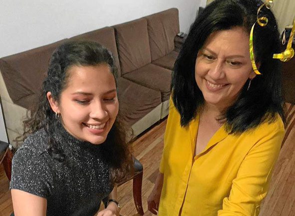 Karen Daniela Patiño López y su madre, Patricia López Camargo.