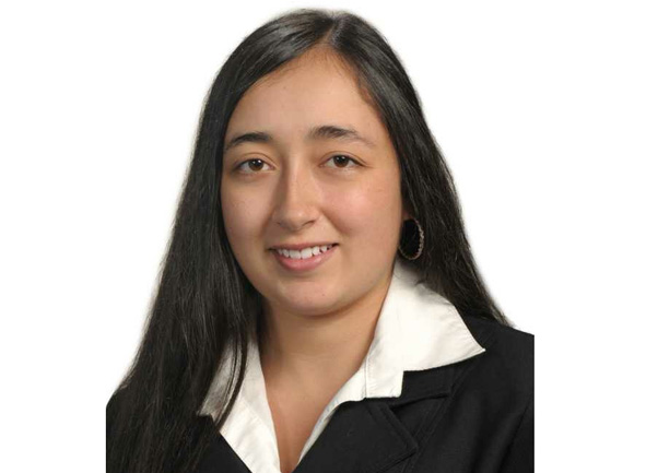 Natalia Pérez Cárdenas obtuvo su título como Arquitecta en ceremonia virtual realizada por el decano de la facultad de Ingenierí