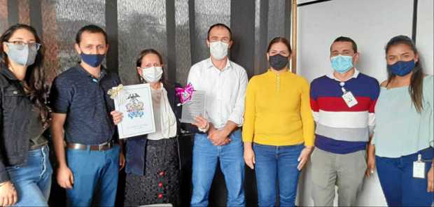 Luego de prestar su servicio en el sector público en Anserma por 41 años, ocupando diferentes cargos en la Inspección de Policía