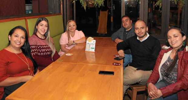 Cena en el restaurante La Farfalla para celebrar el cumpleaños de Cristian Camilo Giraldo. Lo acompañaron: Lida Marcela Vargas C