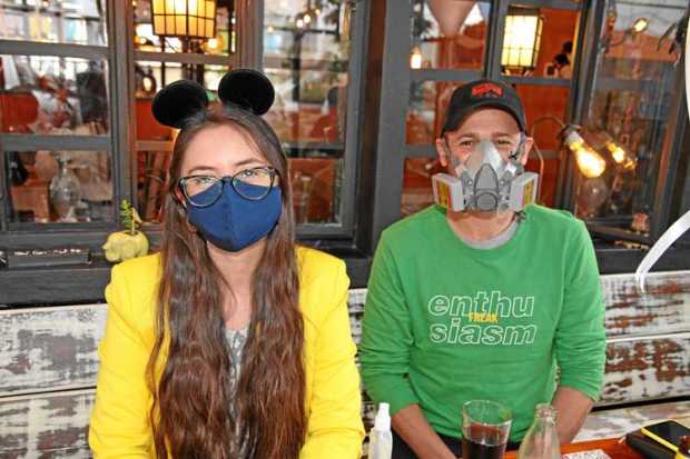 Juanita Ríos Cuartas  y William Martínez.