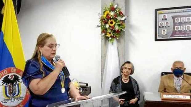 Reconocimiento del Concejo de Aguadas a Luz Adiela Serna Arias.