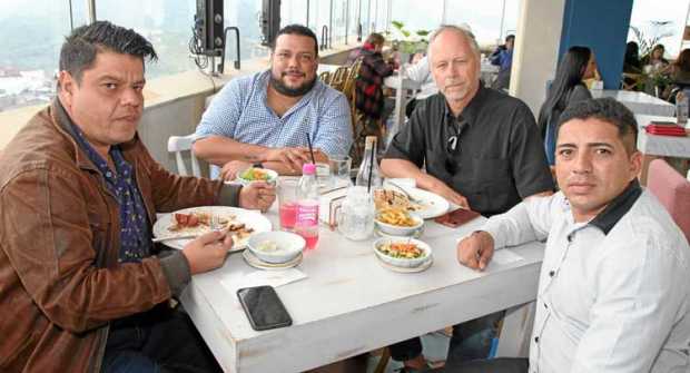 Fotos |Argemiro Idárraga | LA PATRIA Empleados de Alianza Greengold Partners y de la Gobernación de Caldas pasaron un rato agrad