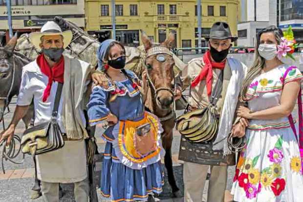 Fotos | Darío Augusto Cardona S | La PATRIA En la muestra se presentaron las chapoleras y arrieros: Fernando Loaiza Henao, María