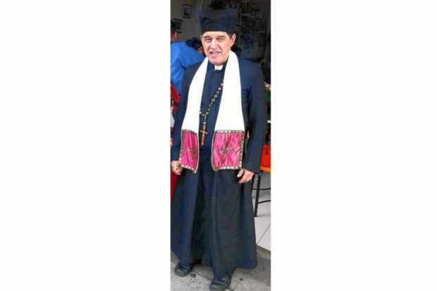 “Envío foto de mi papá a quien le encanta disfrazarse cada año y disfrutar de este maravilloso día”. Este mensaje es de la famil