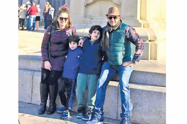 Hijo de Rosa Marulanda y José Levi Vélez (QEPD), ha sido ascendido a Profesor Titular de Matemáticas en la Universidad Estatal d