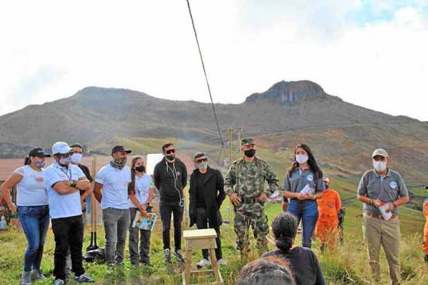 John James Hernández, secretario de Turismo de Villamaria; Pedro García, director de la Marca Utopía Eco-Friendly; Germán Gómez,