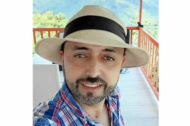 Foto|Luis Ángel Giraldo Ospina |LA PATRIA Óscar Gildardo Ocampo Cuervo recibió el título como especialista en Arquitectura y Urb