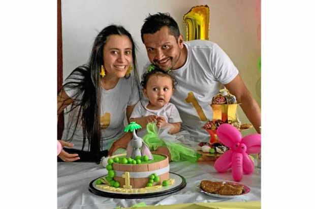 Foto | Cortesía / LA PATRIA Francy Julieth Hurtado Villegas y David Eduardo Echeverri Mahecha celebraron el primer año de su hij